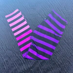 K-DEER purple stripe capri leggings